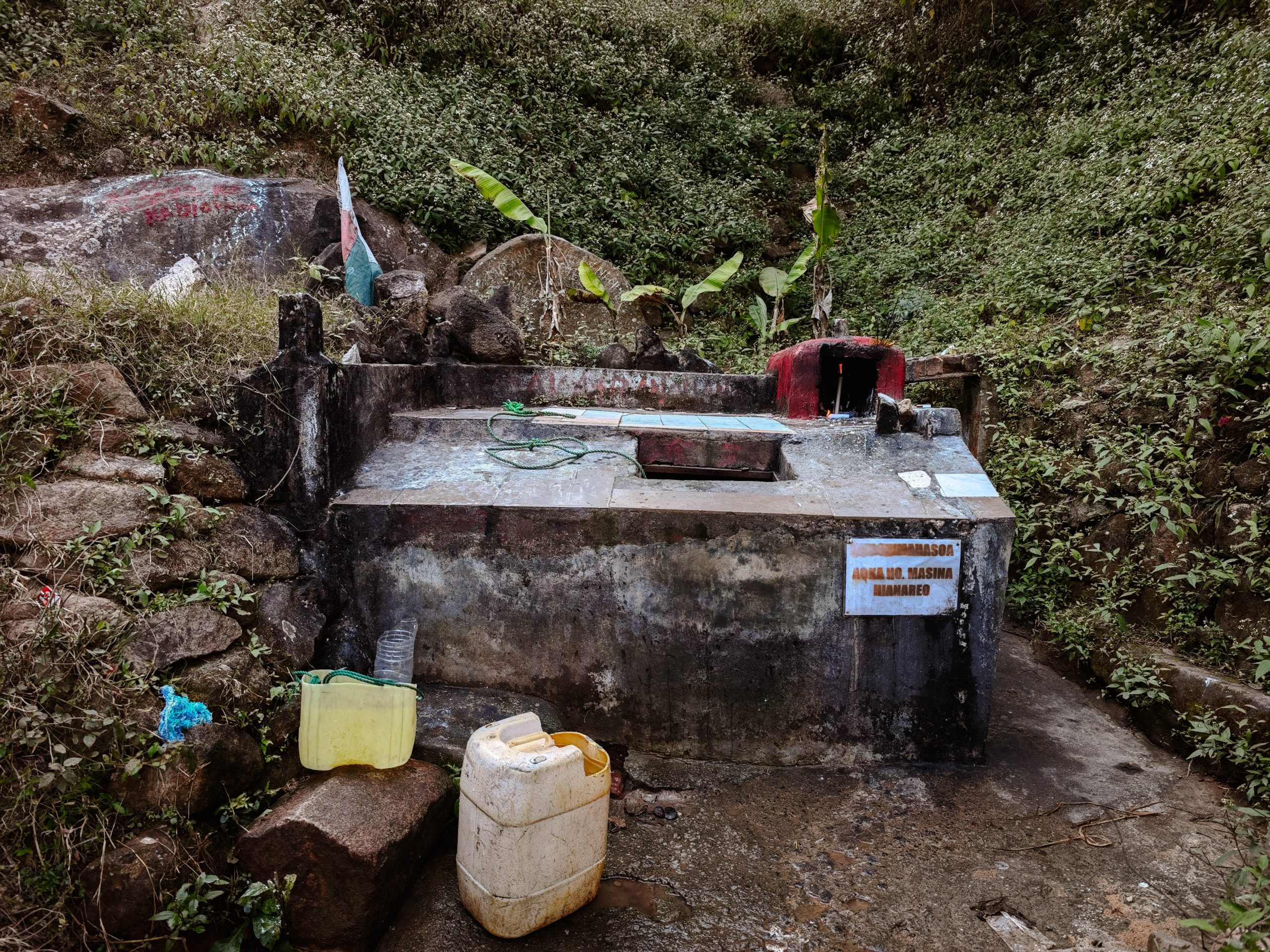 Source d'eau sacrée - Doany Kingory